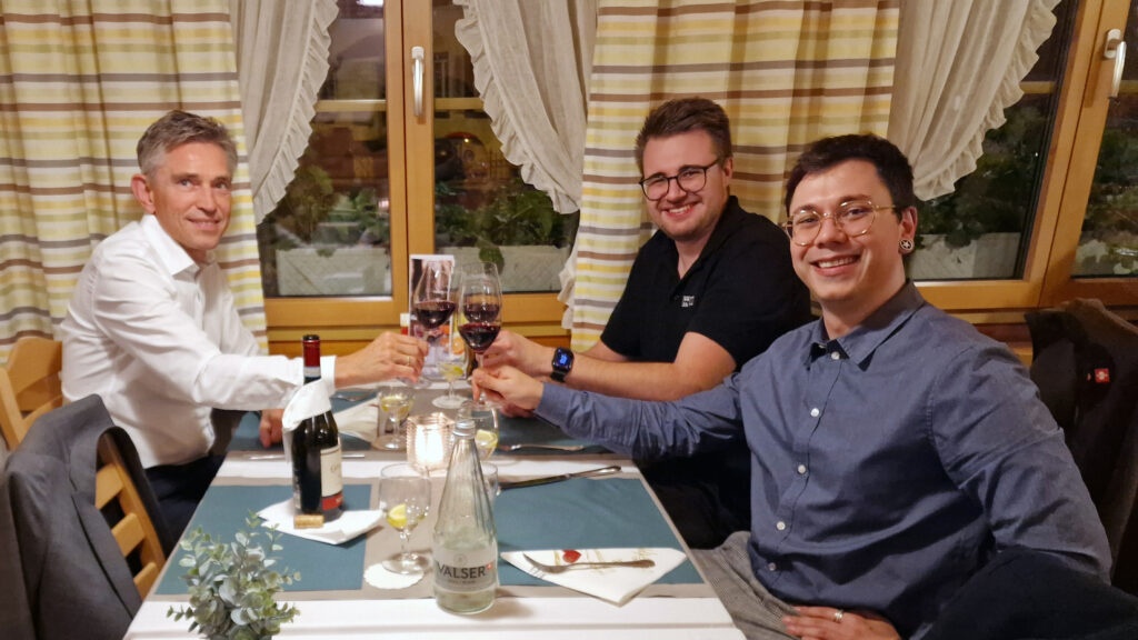 Carsten Brilka (NeoLog) sowie Odin Peter und Yanick Peter (ODAN GmbH) beim offiziellen Start der exklusiven Vertriebspartnerschaft in der Schweiz.