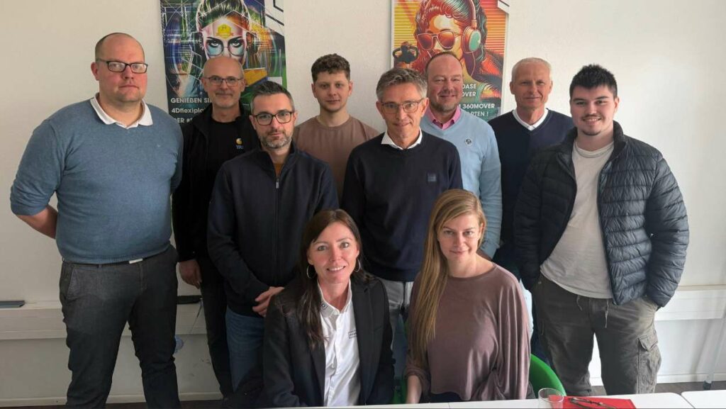Internationale Partner bei der Produktschulung im NeoLog Headquarter in Landshut